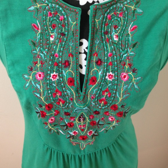 SOLD!!! Green top with beautiful floral detailing! - Picture 3 of 4