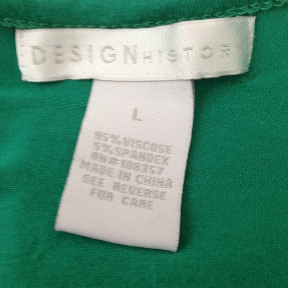 SOLD!!! Green top with beautiful floral detailing! - Picture 4 of 4