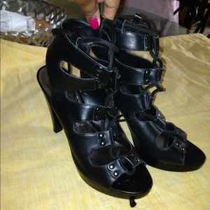 Carlos Santana Tamingo strappy heels
