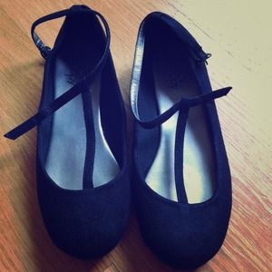 *RESERVED FOR ANADELEON* black tstrap ballet flats