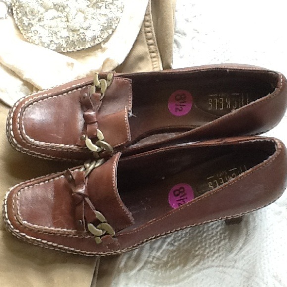 Beautiful pair, rich brown shoes