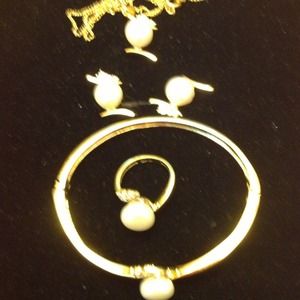White pearl set 14k gp