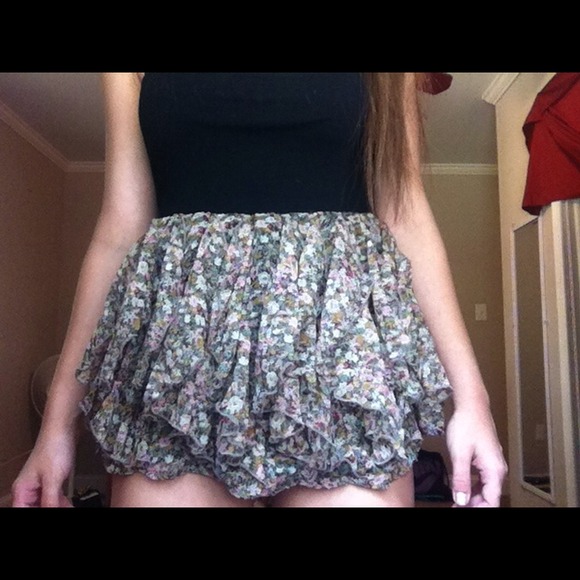 💜Cute high waisted skirt💜 - Picture 3 of 3