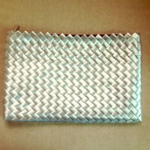 📍REDUCED📍Silver Clutch
