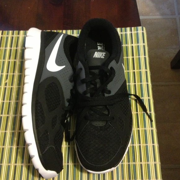 Nike running shoes - Picture 2 of 2