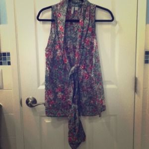 Tie front tank (new listing)