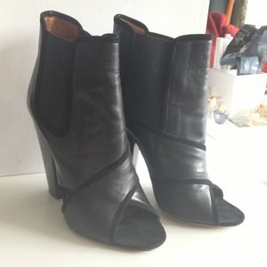 !!HP!! Givenchy Black Leather Peep-Toe Booties