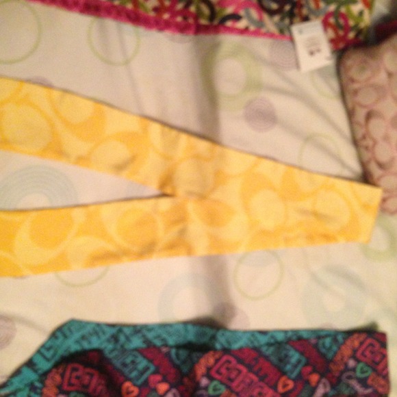 Coach scarf 🚫NO LONGER AVAILABLE🚫 - Picture 2 of 4