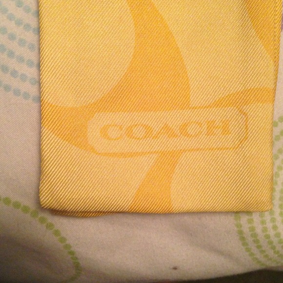 Coach scarf 🚫NO LONGER AVAILABLE🚫 - Picture 3 of 4
