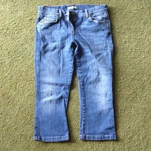 RESERVED. Burberry Capri size 6