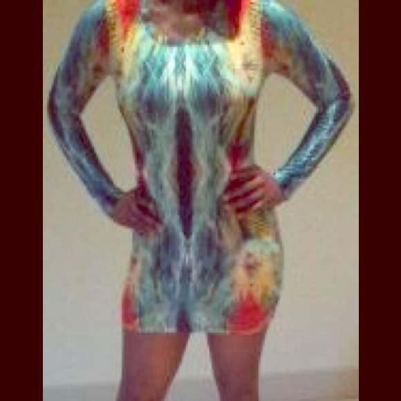 Sexy Tye-Dye mini dress with long sleeves. - Picture 1 of 2