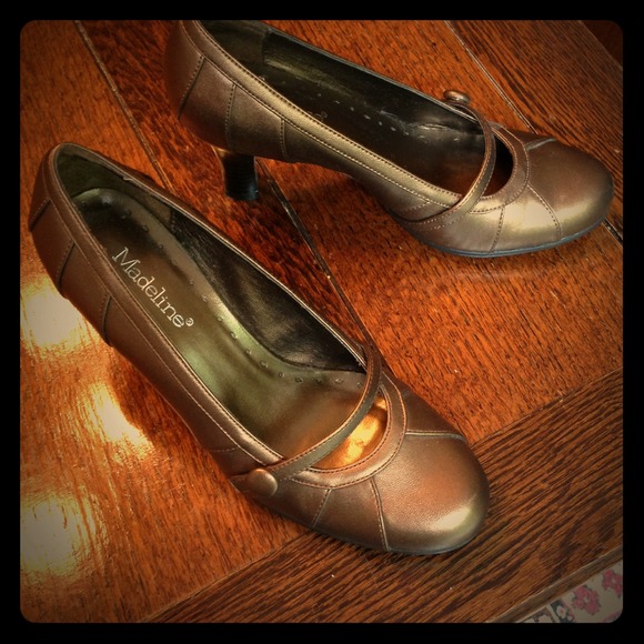 Cute Copper Colored Shoes, size 6.5 - Picture 1 of 1