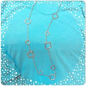 Adorable silver tone geometric necklace!