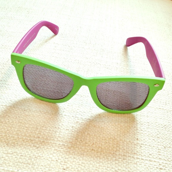 NWOT Betsey Johnson Green & Purple Sunnies