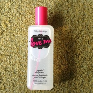 🚫🚫Reserved 🚫🚫VS NEW noir love me body mist NWT