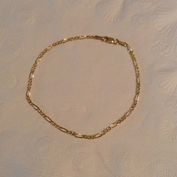 10karat Gold bracelet(hold for@godlydiva)