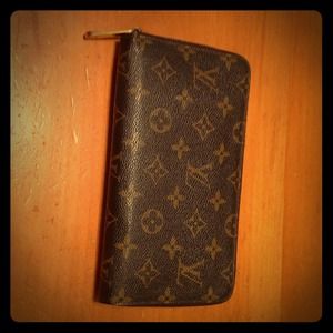 Louis Vuitton, zippy organizer wallet.
