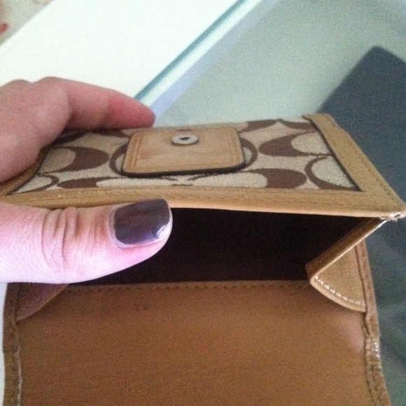 Authentic Coach wallet - Picture 3 of 4