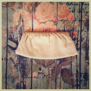 🎉HOST PICK!!!🎉 Vintage Gold Sparkly Clutch
