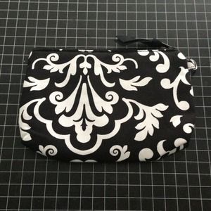 Thirty-one mini zipper pouch in Black Parisian pop