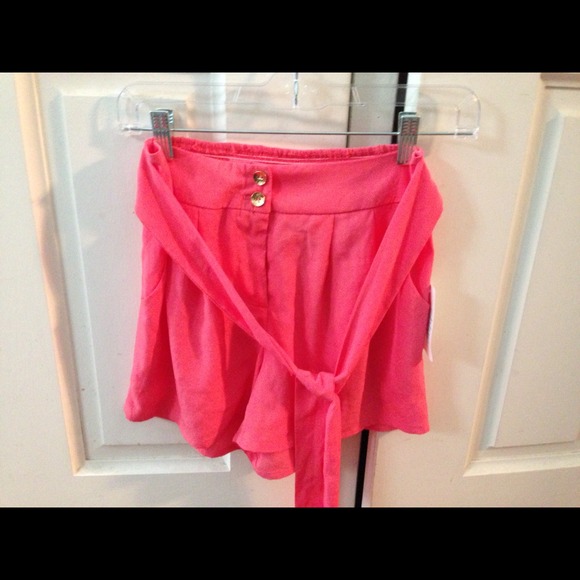 Perfect for summer!! Coral shorts! Size S