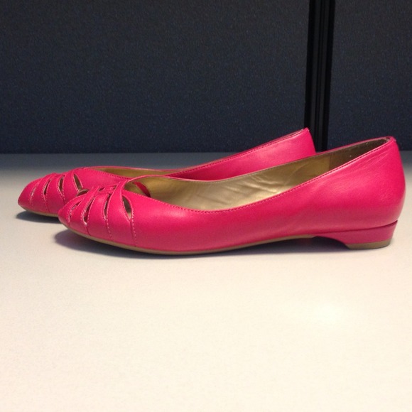 SOLD: ⬇️ Stuart Weitzman Lowkey Pink Flats - Picture 3 of 4