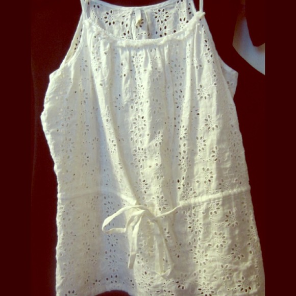 Eyelet top