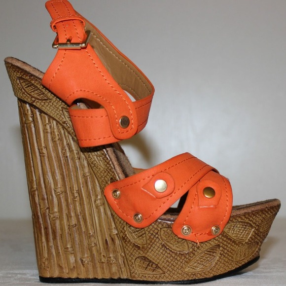 HOST PICK 💕Orange Wedges