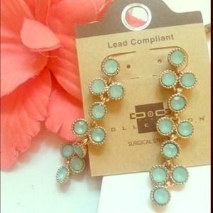 Sold in bundle. Pretty mint earrings