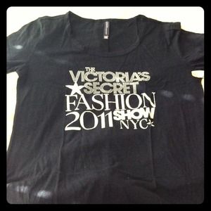 Victoria's Secret Fashion Show 2011 Sleep-shirt