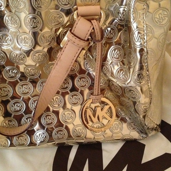 ❌SOLD❌Authentic Gold Michael Kors satchel! - Picture 2 of 4