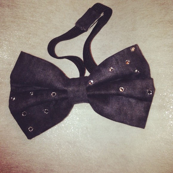 Black bow tie 💗