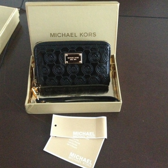 🚫Sold🚫MK wallet for iPhone 4,5 ✨ glossy black!