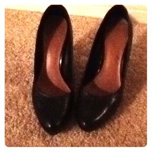 Nine West black pumps