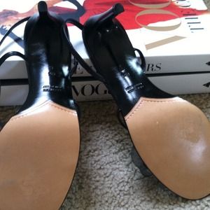Yves Saint Laurent Shoes - Yves Saint Laurent Bow Heels Yves Saint Laurent Shoes - Yves Saint Laurent Bow Heels