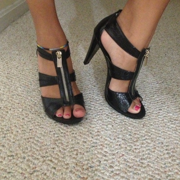 ❤FINAL REDUCTION ❤MICHAEL KORS black strappy heels