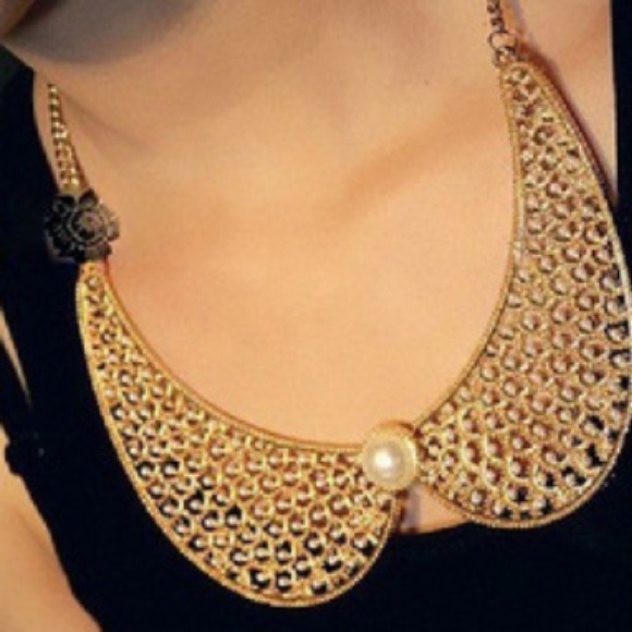 (SOLD)golden Chokers Necklaces with full pearl