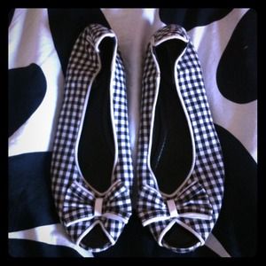 Steve Madden open toed flats