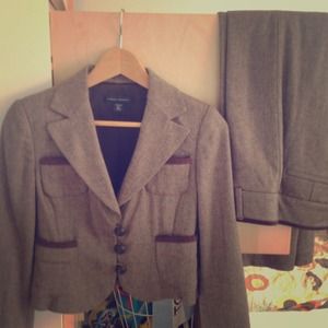 SOLD IN BUNDLE Banana republic wool/tweed suit
