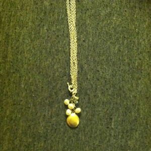 Gold pearl necklace