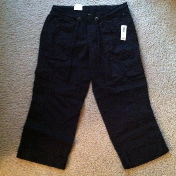 Black cargo capri pants