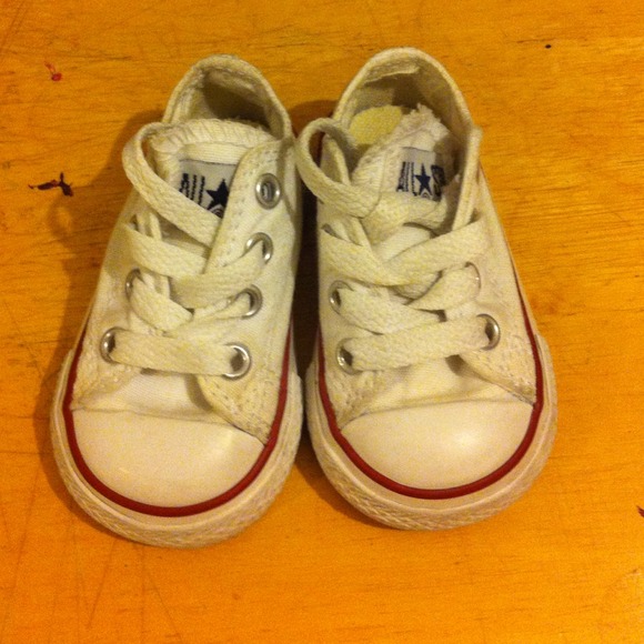 🚫SOLD🚫Baby converse...size 2