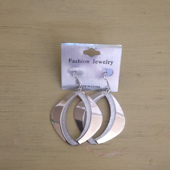 💍Sliver metallic Ear Rings!!!💍🚫🚫🚫hold!