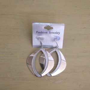 💍Sliver metallic Ear Rings!!!💍🚫🚫🚫hold!