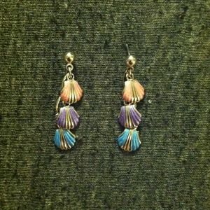 Dangling shell earrings