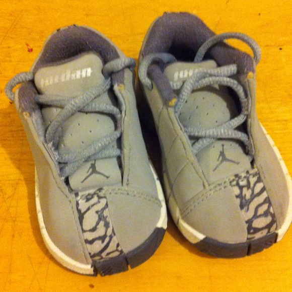 🚫SOLD🚫TE 2 Jordan's Grey size 2