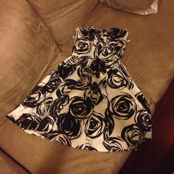 Black and White House dress!!