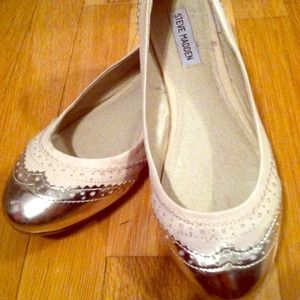 BUNDLE Steve Madden Flats and Bundle of bracelets!