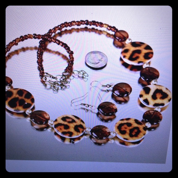 Cheetah necklace set