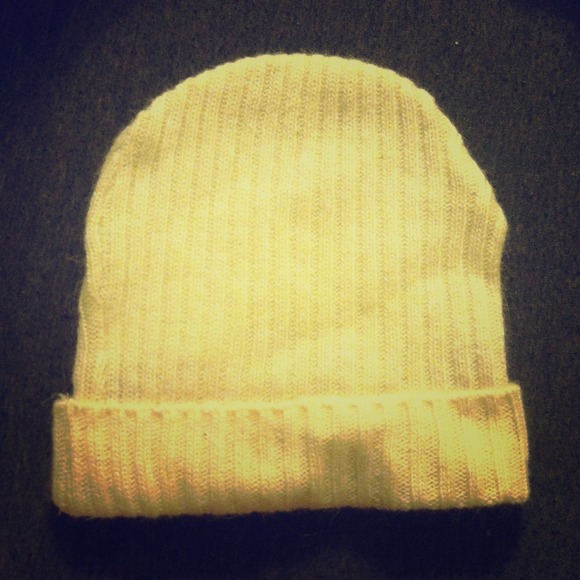 White beanie - Picture 1 of 1